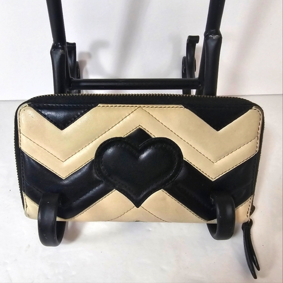 Gucci: Marmont Leather Continental Chevron, Black & White Wallet - Picture 5 of 12